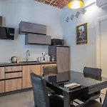 Suite & Queen Apartments