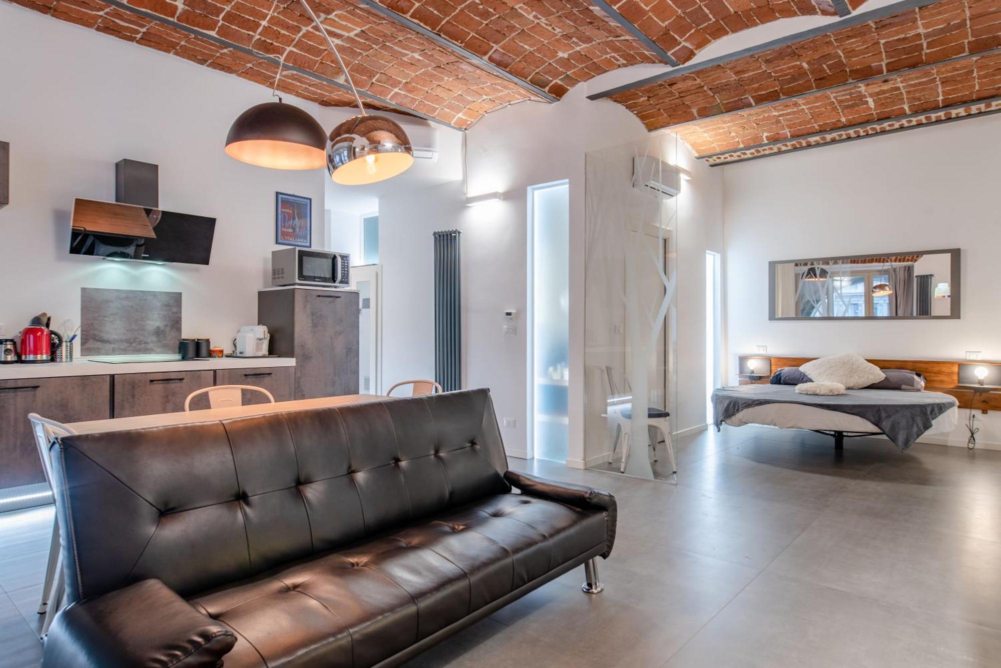 & Queen Apartment