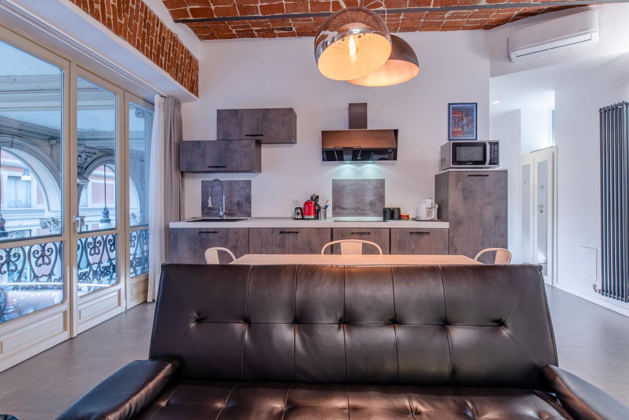 & Queen Apartment