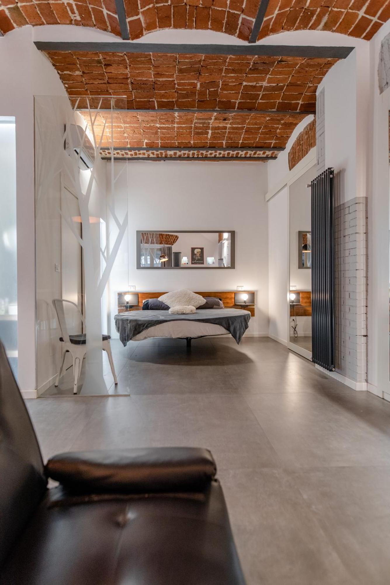 & Queen Apartment